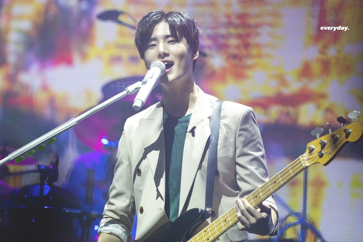 ヨンケイ デニマルズ（DAY6 デニマルズ Young K 粘り強い