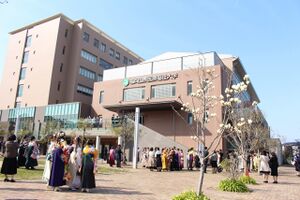 福岡医療福祉大学 ロゴ.jpg