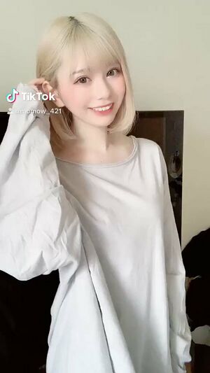 若林萌々.jpg
