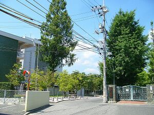鈴峯女子短期大学 ロゴ.jpg